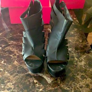 6 inch black sandals